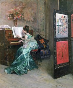 Lady soittaa pianoa sisätiloissa