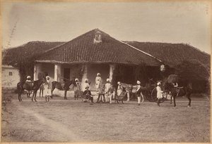Tohtori Morris seurueineen, Jhansi (etupuoli)