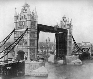 Tower Bridge, Lontoo, 1911-1912.