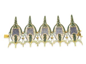 Art nouveau "Speedwell" rannekoru, n. 1900 (lasia, emalia ja kultaa) tekijältä Rene Jules Lalique