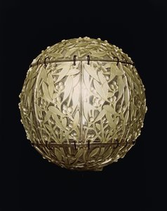Boule de Gui, vihreäksi petsattu riippuvarjostin, tekijältä Rene Jules Lalique