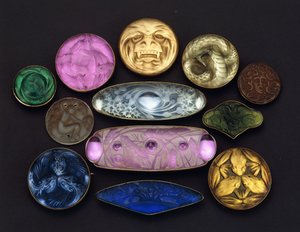 Erilaisia lasiesineitä tekijältä Rene Jules Lalique