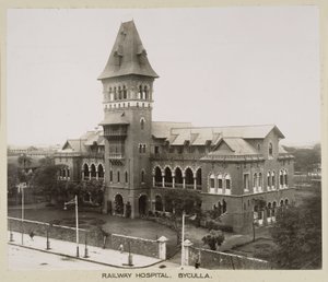Hospitals Byculla Railway Hospital, Intia, n. 1930 tekijältä John Pardon