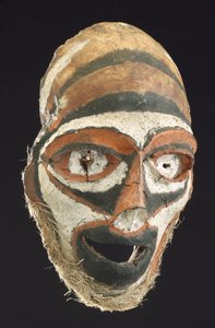 Ihmisen kallosta valmistettu naamio, Uusi-Britannia, Papua-Uusi-Guinea