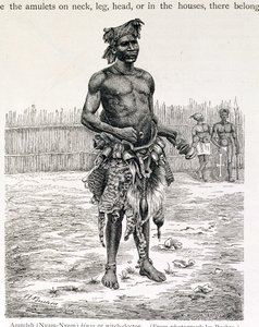 Azandeh (Nyam-Nyam) Binsa tai noitatohtori, kaiverrus Jahrmargt, Prof. Friedrich Ratzelin teoksesta "Ihmiskunnan historia", pub. vuonna 1904 (kaiverrus)