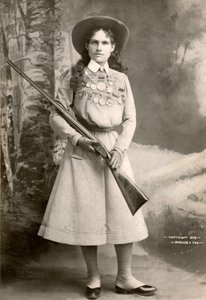 Annie Oakley kiväärin kanssa tekijältä Richard Kyle Fox