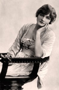 Lily Elsie 1886-1962, englantilainen näyttelijä, 1900-luvun alku.
