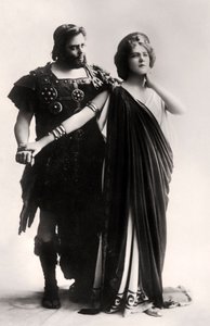 Oscar Asche ja Lily Brayton kohtauksessa Neitsytjumalatar, 1900-luvun alussa.