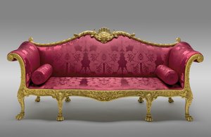 Dundas-sohva, tilattu 1764, valmistettu 1765 (kullattua mäntyä ja pyökkiä, myöhemmin silkkiverhoilu) tekijältä Robert Adam