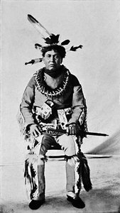 Algonquin täydessä mekossa, 1912