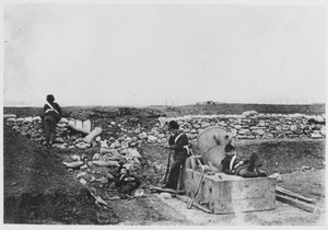 Hiljainen päivä Mortar Batteryssa, Krimillä tekijältä Roger Fenton