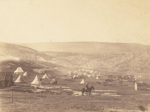 Ratsuväen leiri Balaklavassa, näkymä kohti Sebastopolin tasankoa. tekijältä Roger Fenton