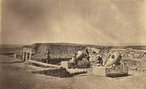 Kranaatinheitinpatterit Picquet Housen edustalla, kevyt divisioona. tekijältä Roger Fenton