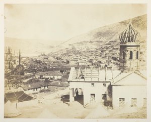 Venäläinen kirkko ja Balaklavan kaupunki tekijältä Roger Fenton