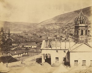 Balaklavan venäläinen kirkko ja kaupunki. tekijältä Roger Fenton