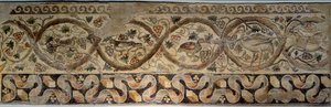 Muinainen Rooma: vuodenaikojen mosaiikki, joka edustaa kukkia ja eläimiä. "" Daphnen" Constantine-huvilan pihalta". Antiokiasta (nykyinen Antakya) Turkista 325-330 jKr. Pariisi, Louvre-museo tekijältä Roman