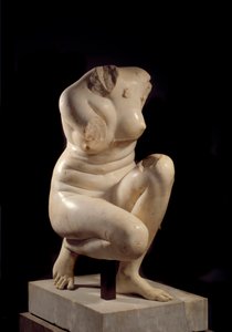 Aphrodite kyykkyssä. Marmoriveistos 2. vuosisadalta jKr. Aurinko. 0,71 m Pariisi, Musee du Louvre. tekijältä Roman