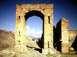 Caligulan kaari tekijältä Roman