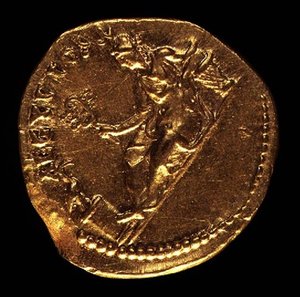 Hadrianuksen (jKr. 117-138) lyömä Aureus (kääntöpuoli), joka kuvaa AEGYPTOSTA (Egypti) makaamassa vasemmalle. (kulta) Kirjoitus: AEGYPTOS (kääntöpuoli katso 119152) tekijältä Roman