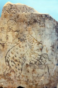 Bear Show, 2.-3. vuosisadat (marmoritaulu kaiverrettu) tekijältä Roman