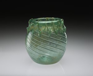 Puhallettu lasipurkki toiminnallisella ja koristeellisella takareunalla, AD 301-400 (puhallettu lasi) tekijältä Roman