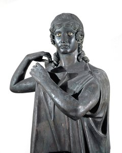 Pronssinen tanssijapatsas tekijältä Roman