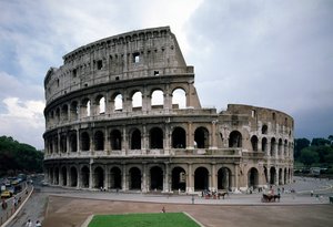Ulkokuva Coliseelle, rakennettu 70-80 (valokuvaus) tekijältä Roman