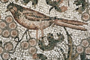 Lintua kuvaava lattiapäällyste 4. vuosisadalta jKr tekijältä Roman