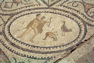 Herkules ja Stymphalian linnut Herkuleen talon lattialta (mosaiikki) tekijältä Roman