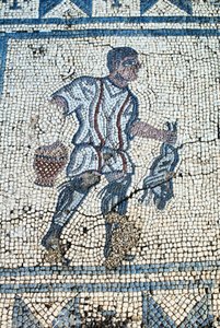 Metsästäjä roomalaisessa puutarhassa (mosaiikki) tekijältä Roman