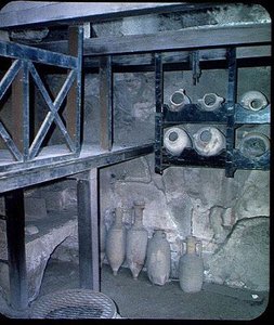 Neptunuksen ja amfitriitin talon amforakaupan sisustus tekijältä Roman