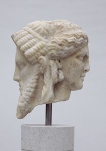 Janiform pää, luultavasti Dionysoksen ja Apollon, noin 30-50 jKr (marmori) tekijältä Roman