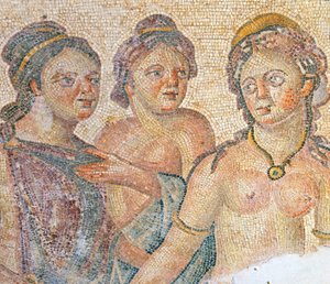 Leda ja hänen Housemaids, yksityiskohta Leda ja Zeus mosaiikista, House of Aion, Paphos, Kypros (mosaiikki) tekijältä Roman