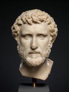 Marmorimuotokuva keisari Antoninus Piuksesta, n. 138–161 jKr (marmori) tekijältä Roman