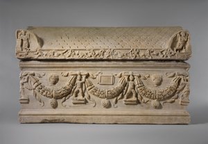 Marmorisarkofagi seppeleillä, n. 200–225 jKr (marmori) tekijältä Roman