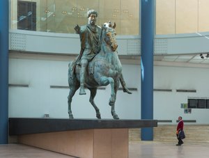 Marcus Aurelius -patsas (pronssi) tekijältä Roman