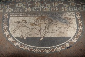 Europan raiskaus, lattiamosaiikki Lullingstonen roomalaisesta huvilasta, noin 82 jKr, Eynsford, Kent, Englanti, Yhdistynyt kuningaskunta, roomalainen sivilisaatio tekijältä Roman