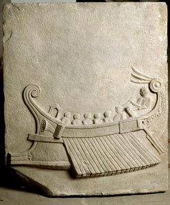 Roomalainen taide: roomalainen trireemi - Fragmentti marmorifriisistä Pozzuolista (Pozzuoli) tekijältä Roman