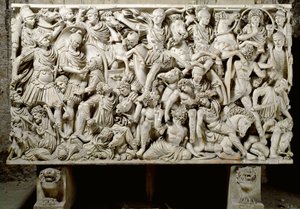 Roomalainen taide: Ludovisi-sarkofagi ja taistelukohtaus, joka vastustaa roomalaisia ja barbaareja - 3. vuosisadalla jKr., Dim. 153x273 cm - Rooma, Museo Nazionale Romano - Ostiliano, keisari Deciuksen poika (201-51 jKr.) ratsuväen ympäröimänä, Roomalaiste tekijältä Roman