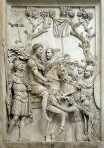 Rooman keisari Marcus Aurelius antaa anteeksi voitetut viholliset, n. 176-180 (Marmorireliefi) tekijältä Roman