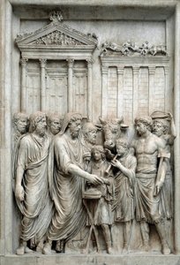 Rooman keisari Marcus Aurelius uhraamassa Jupiterin temppelin edessä Roomassa, n. 161-180 (Marmorireliefi) tekijältä Roman
