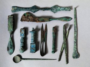 Roomalainen taide: sarja kirurgisia instrumentteja Pompejin Kirurgien talosta. 1. vuosisadalla eaa. Napoli, Museo Archeologico Nazionale tekijältä Roman