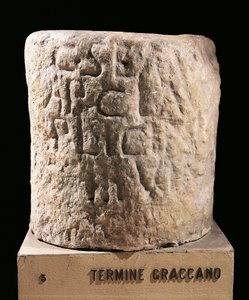 Roomalainen sivilisaatio, rajakivi, joka merkitsi Gracchin lakien määräämiä alueita tekijältä Roman