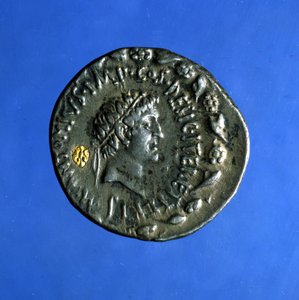 Hopea- ja kultakolikko, jossa on Anthony tai Marc Antoinen (83 eKr. - 30 eKr.), roomalaisen poliitikon kuva, joka hallitsi Kleopatran kanssa. tekijältä Roman
