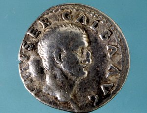 Hopeakolikko, jossa on Rooman keisari Galban (5 eKr. - 69 jKr.) JC kuva. Kokoelma Milanon medaglieresta. tekijältä Roman