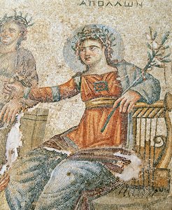 Apollon ja Marsyaksen mosaiikki, Plinius ja Apollon yksityiskohta, Aionin talo, Paphos, Kyproksen mosaiikki tekijältä Roman
