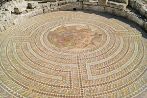 Theseus ja Minotauros, Theseuksen talo, Pafos, Kypros (mosaiikki) tekijältä Roman