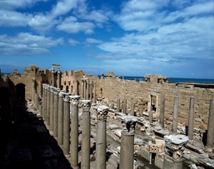 Näkymä tuomioistuimeksi rakennettu basilika, 3. vuosisadalla tekijältä Roman