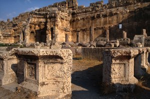 Jupiter Heliopolitanuksen pyhäkkö, Suuri hovi, korkea keisarillinen aika (27 eKr.-395 jKr.) tekijältä Roman Imperial Period