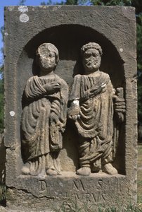 Stela kahdella ihmishahmolla, korkea keisarillinen aika (27 eKr.-395 jKr.) tekijältä Roman Imperial Period
